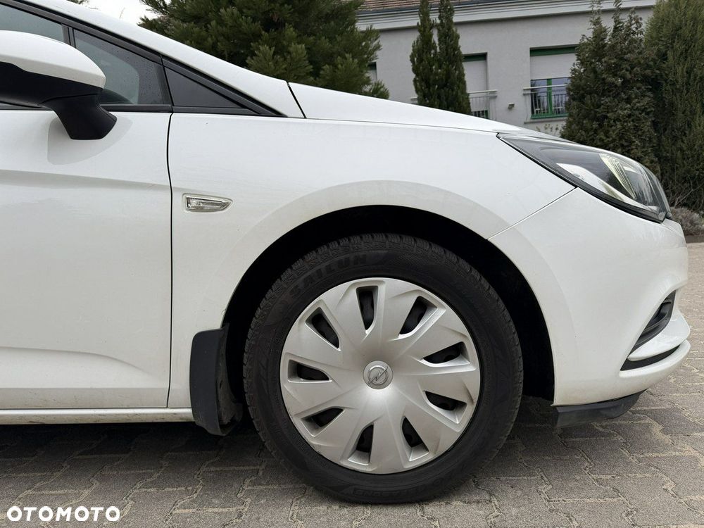 Opel Astra 1.6 CDTI Essentia - 24