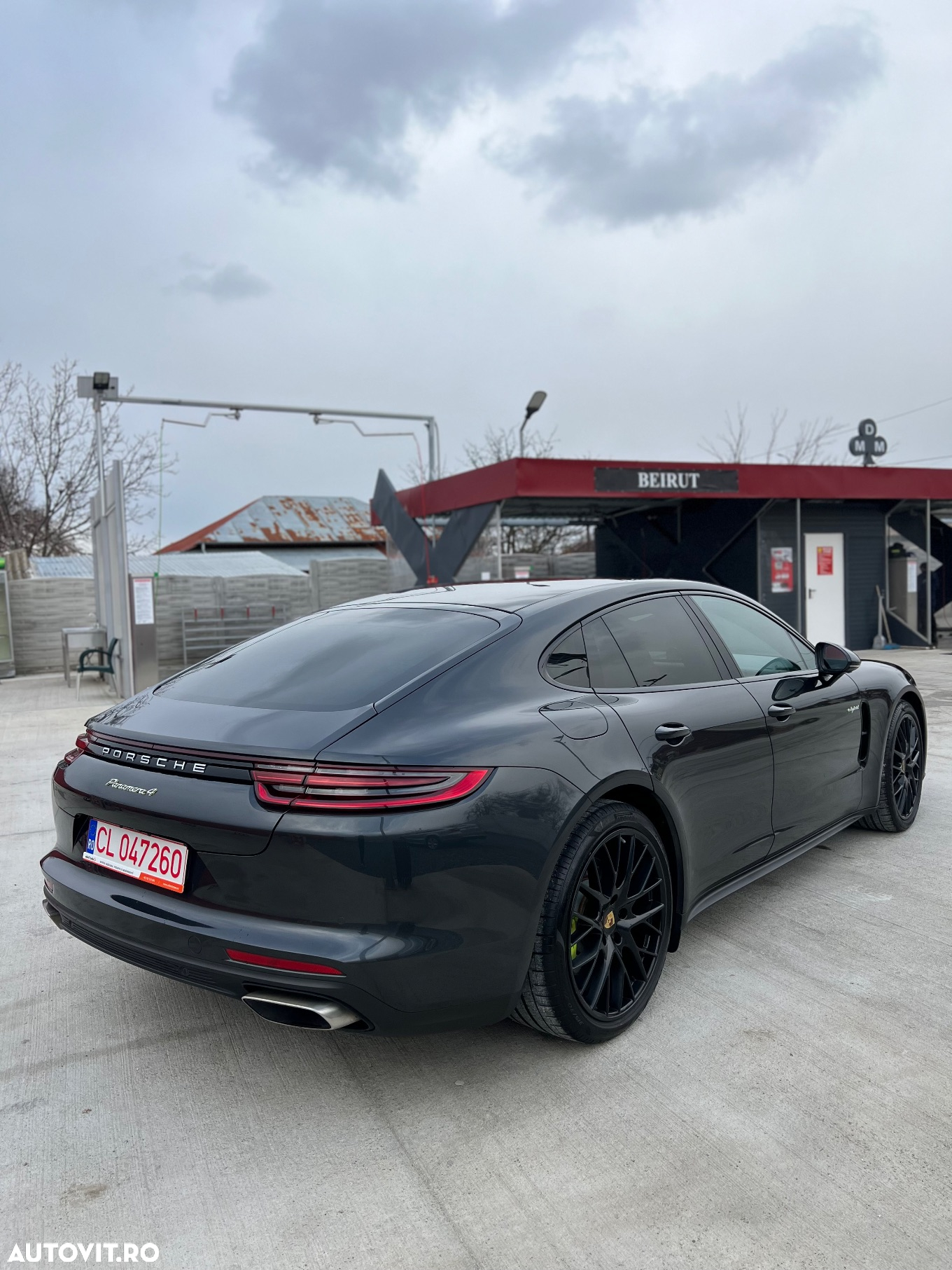 Porsche Panamera 4 E-Hybrid - 4