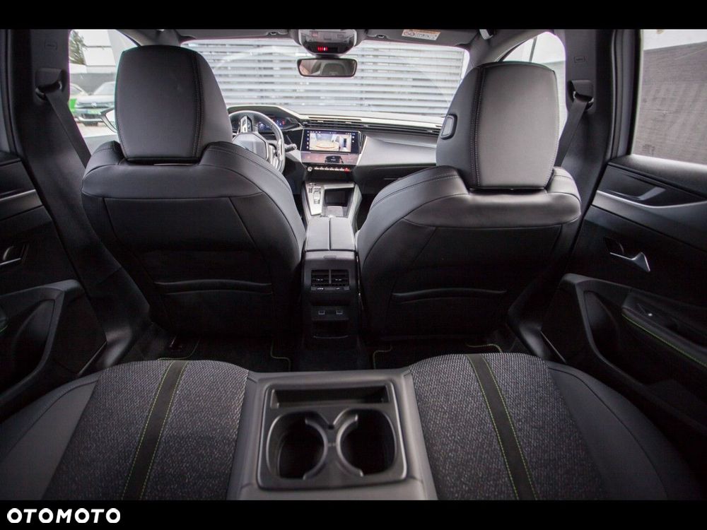 Peugeot 408 1.6 Plug-In Hybrid 225 Allure EAT8 - 29