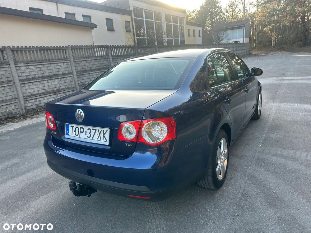 Volkswagen Jetta - 8