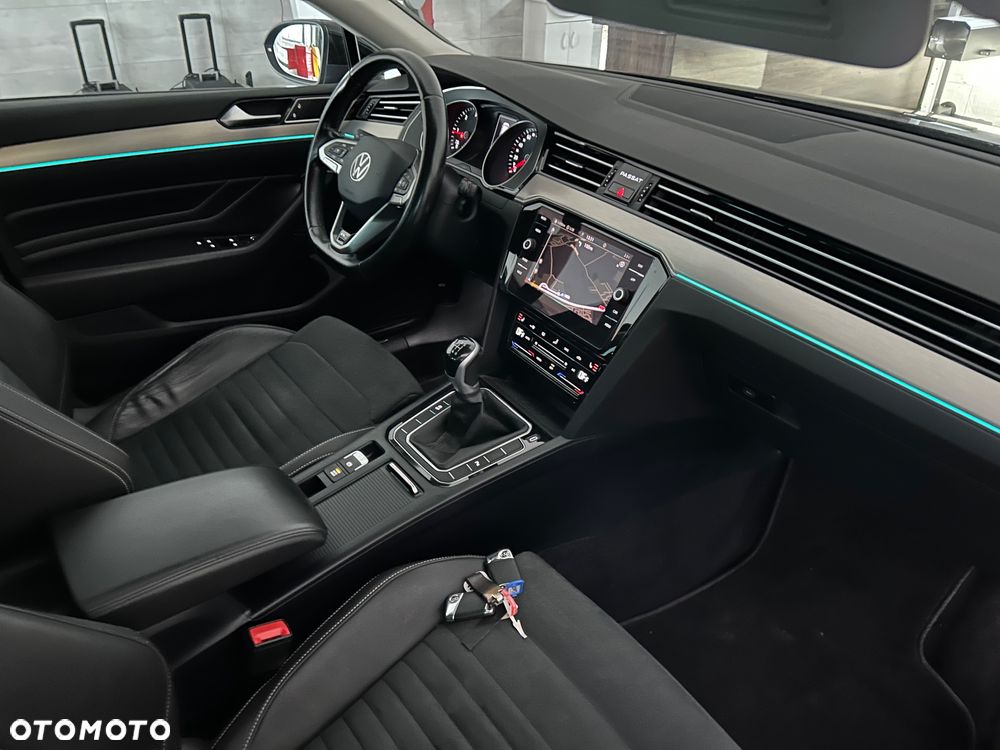 Volkswagen Passat Variant 2.0 TDI SCR Highline - 29