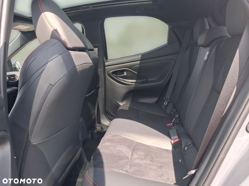 Toyota Yaris Hybrid 1.5 GR Sport - 13
