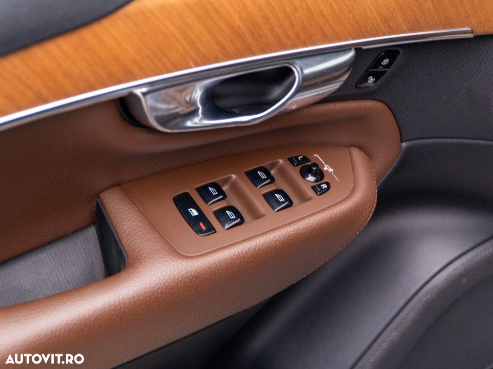 Volvo XC 90 - 23