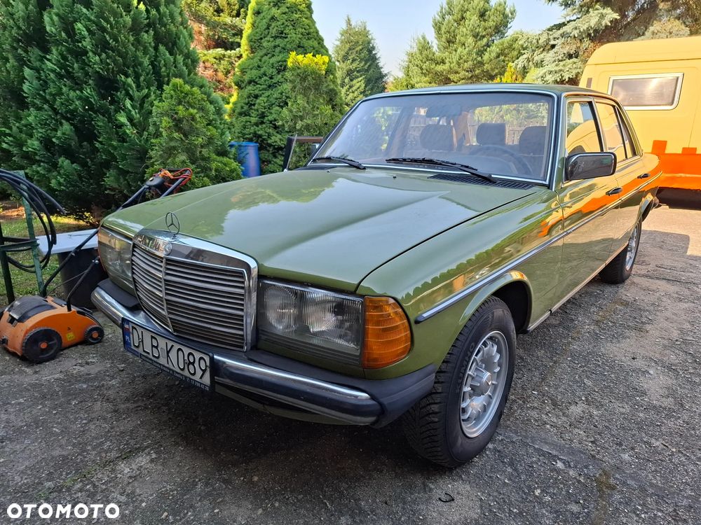 Mercedes-Benz W123 - 1