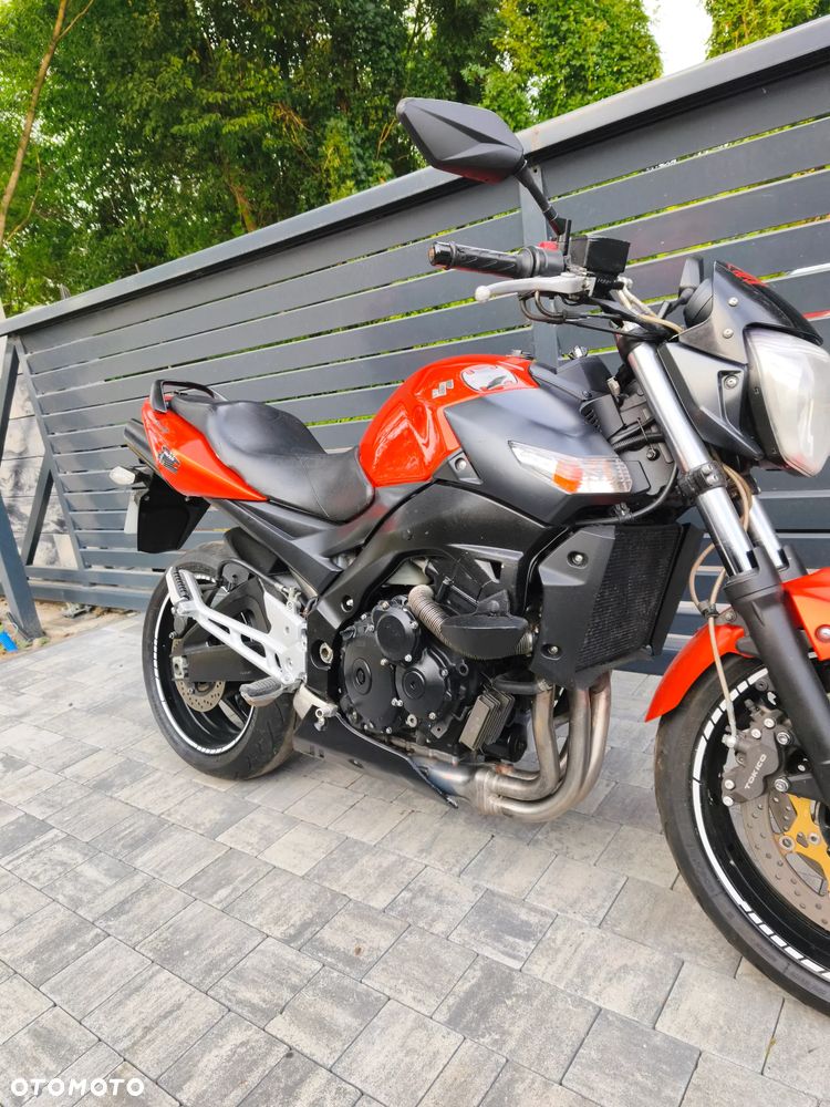 Suzuki GSR - 23