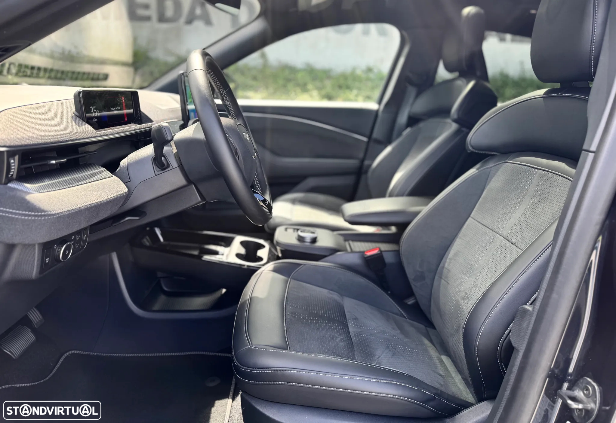 Ford Mustang Mach-E 98.7 kWh GT AWD - 29