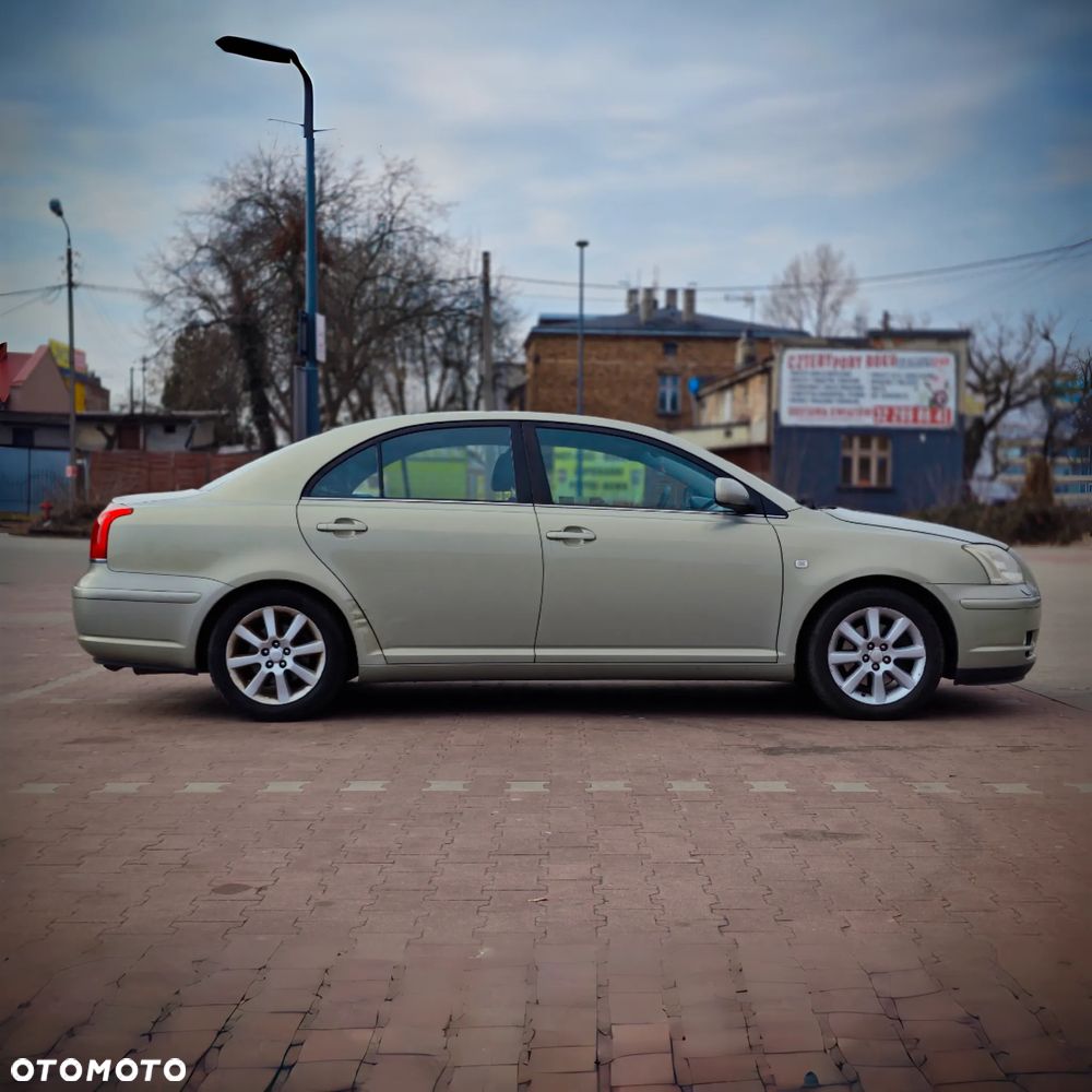Toyota Avensis 2.0 VVT-i High - 3