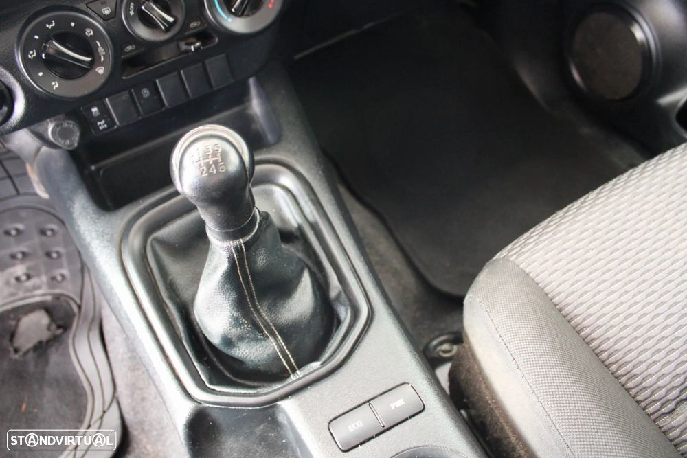 Toyota Hilux 2.4 D-4D 4X4 Cabine dupla - 12