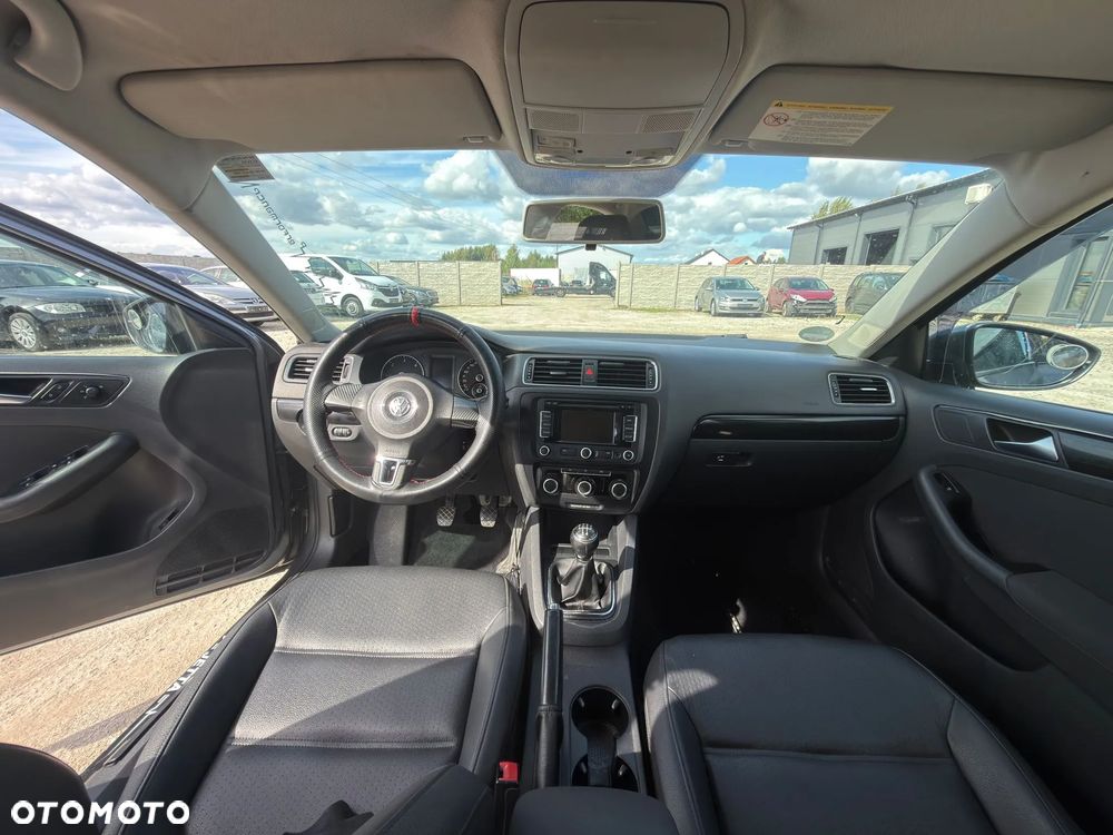 Volkswagen Jetta - 6