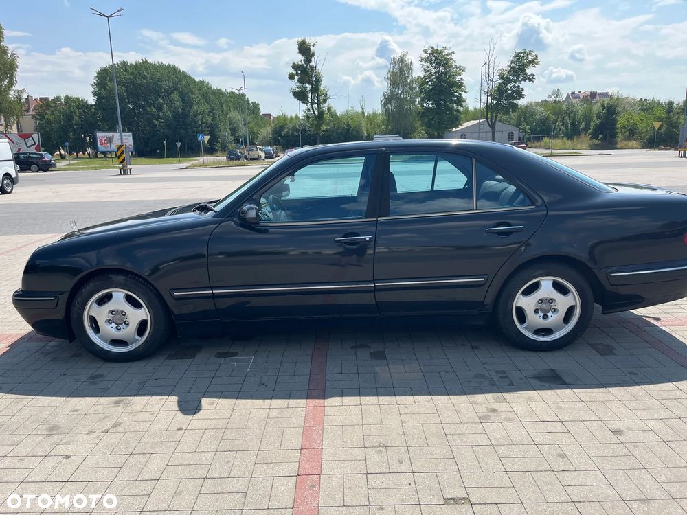 Mercedes-Benz Klasa E - 9