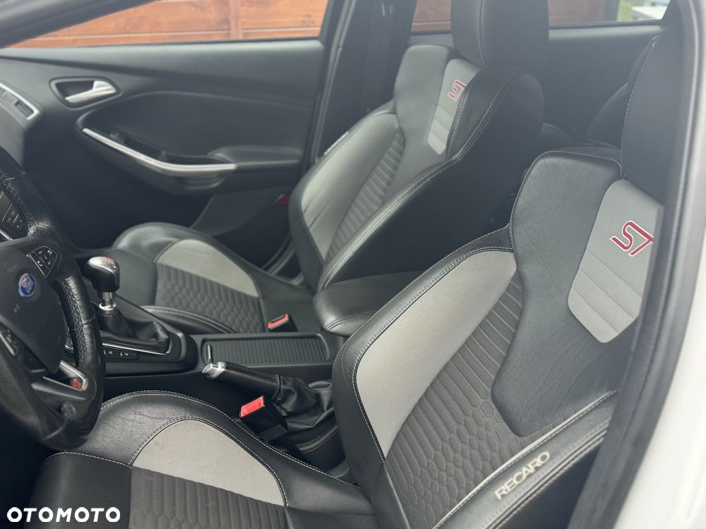 Ford Focus 2.0 EcoBoost ST-2 - 4