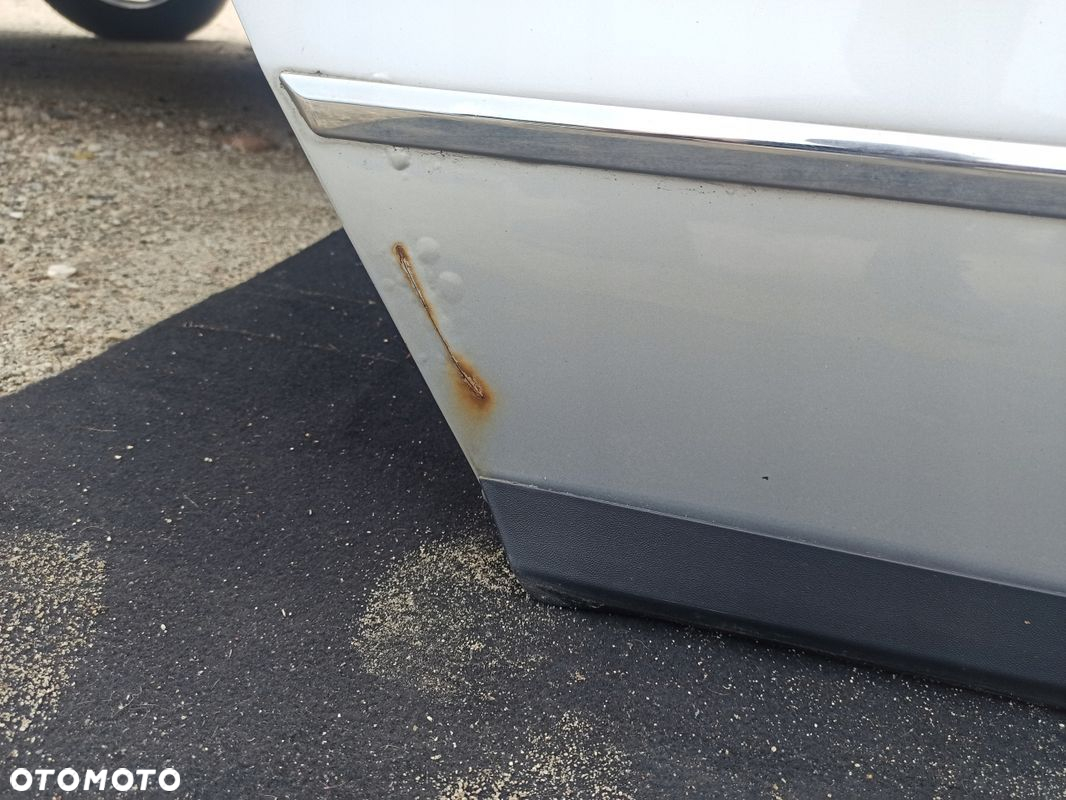 Drzwi prawy tył kompletne VW PASSAT B6 KOMBI LA7W - 11