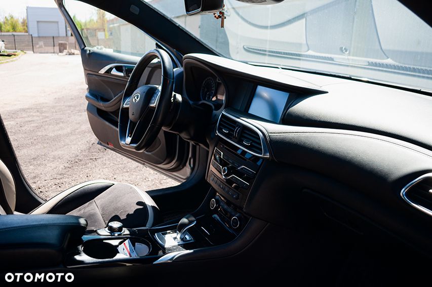 Infiniti Q30 2.2d Sport City Black AWD 7DCT - 22