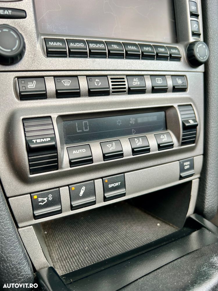 Porsche 911 Carrera - 28