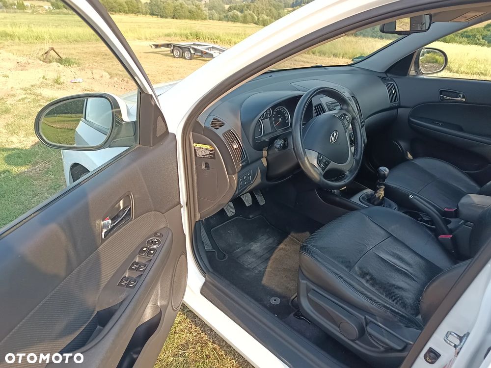 Hyundai i30 2.0 Premium - 23