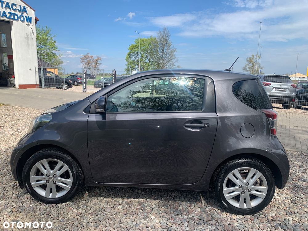 Toyota iQ - 7