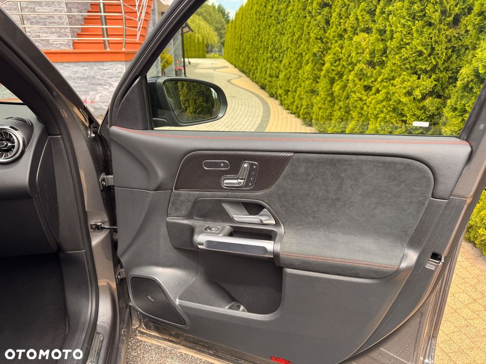 Mercedes-Benz GLB 220 d 4-Matic AMG Line 8G-DCT - 27