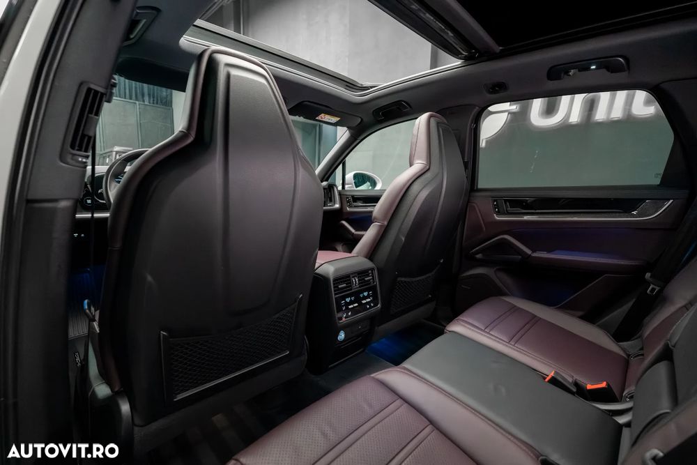 Porsche Cayenne - 29
