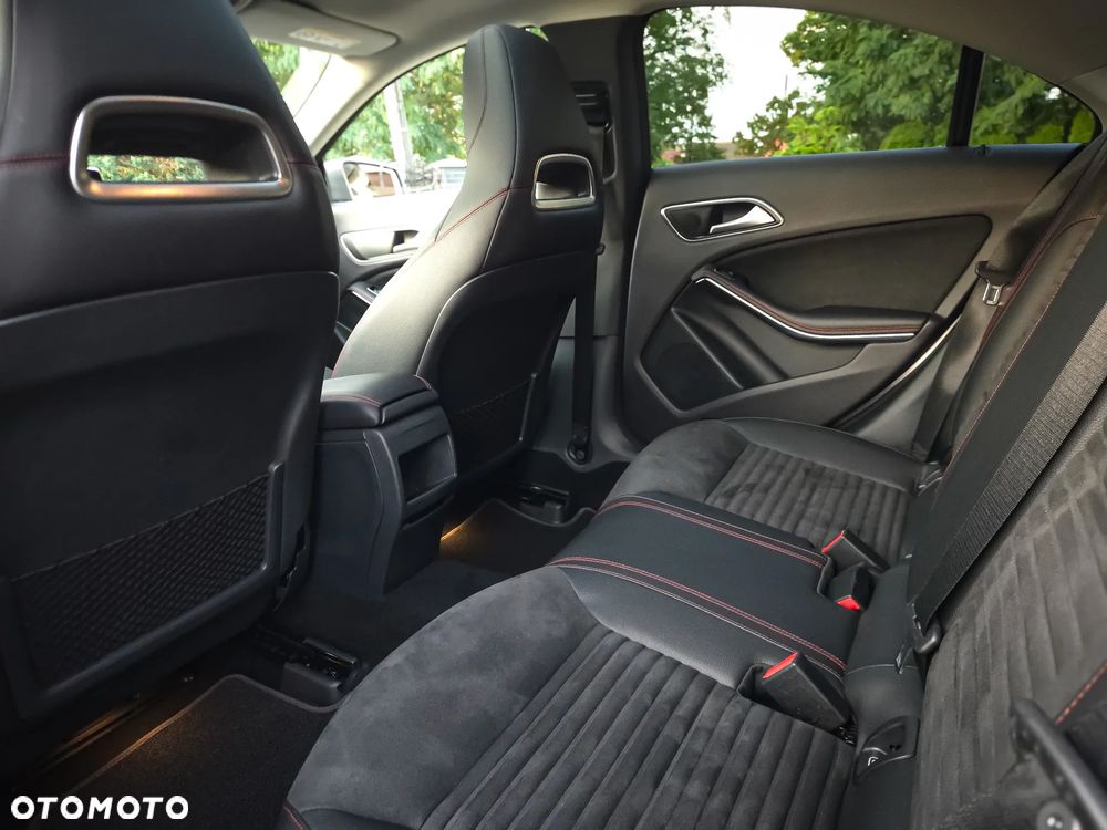 Mercedes-Benz CLA 180 (CDI) d AMG Line - 18
