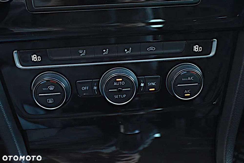 Volkswagen Golf - 21