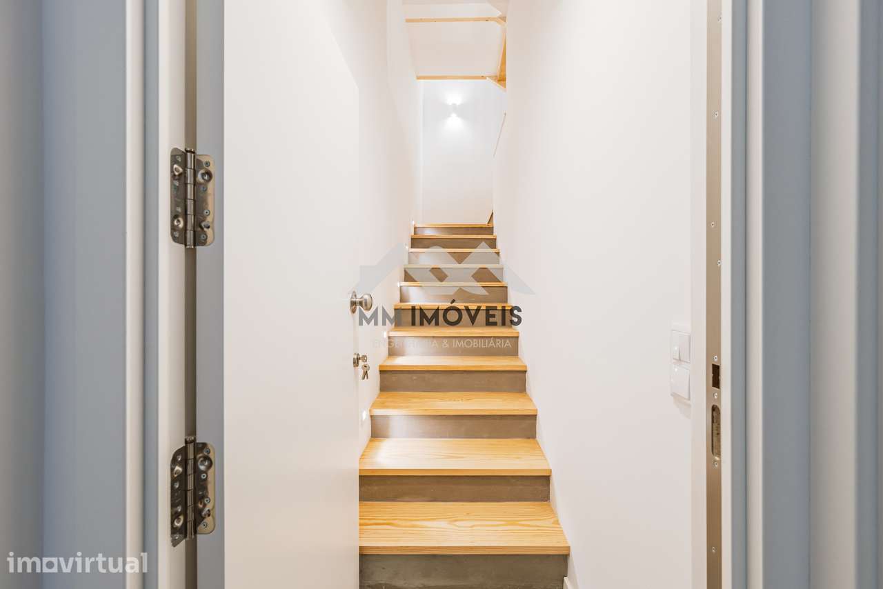 Apartamento T2 Duplex | Renovado | Hospital Santa Maria | Porto - Grande imagem: 4/23
