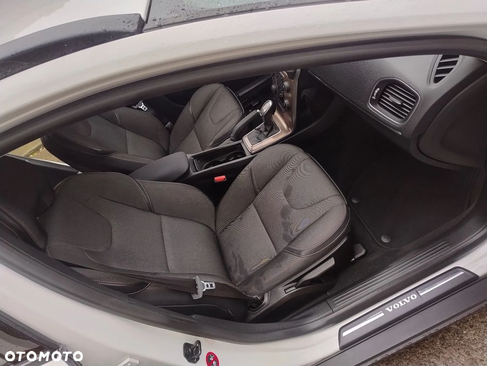 Volvo V40 T5 Geartronic Momentum - 17