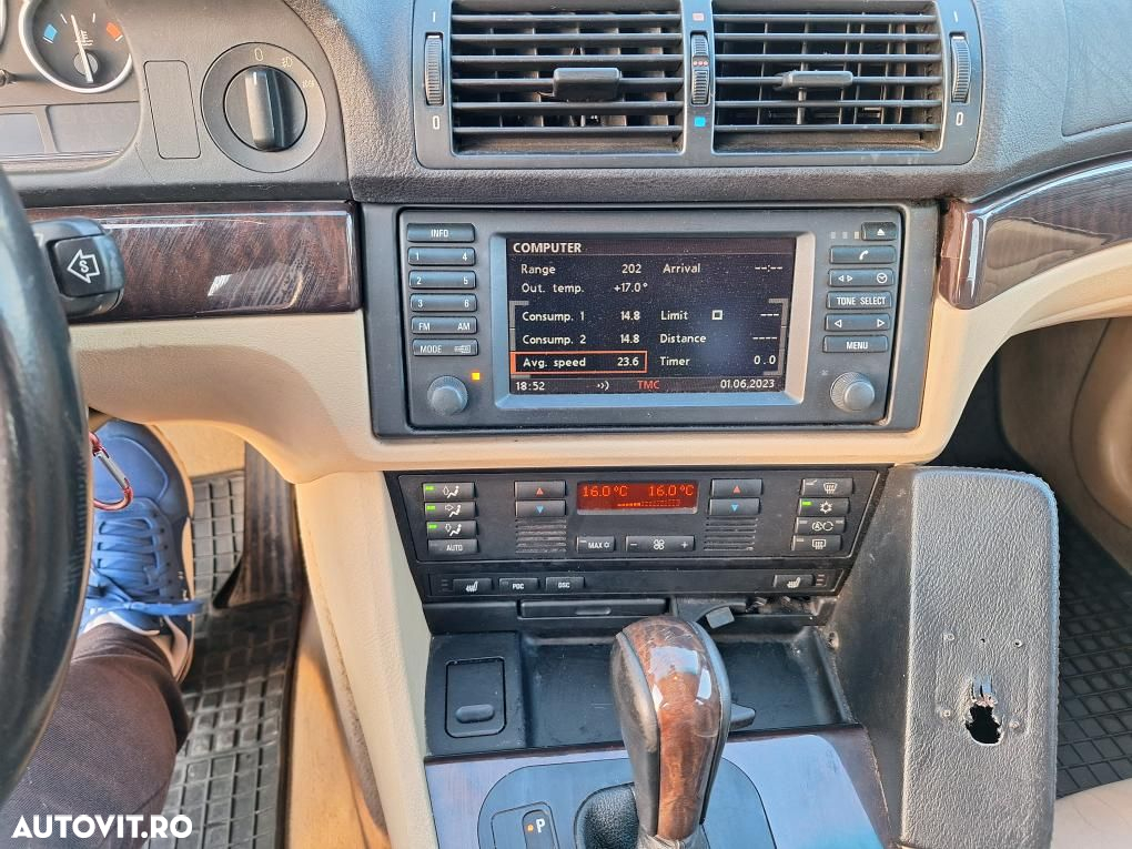 BMW Seria 5 525iA touring - 12