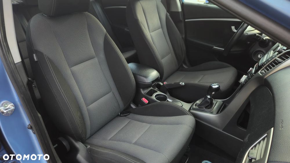 Hyundai i30 1.6 Comfort - 10