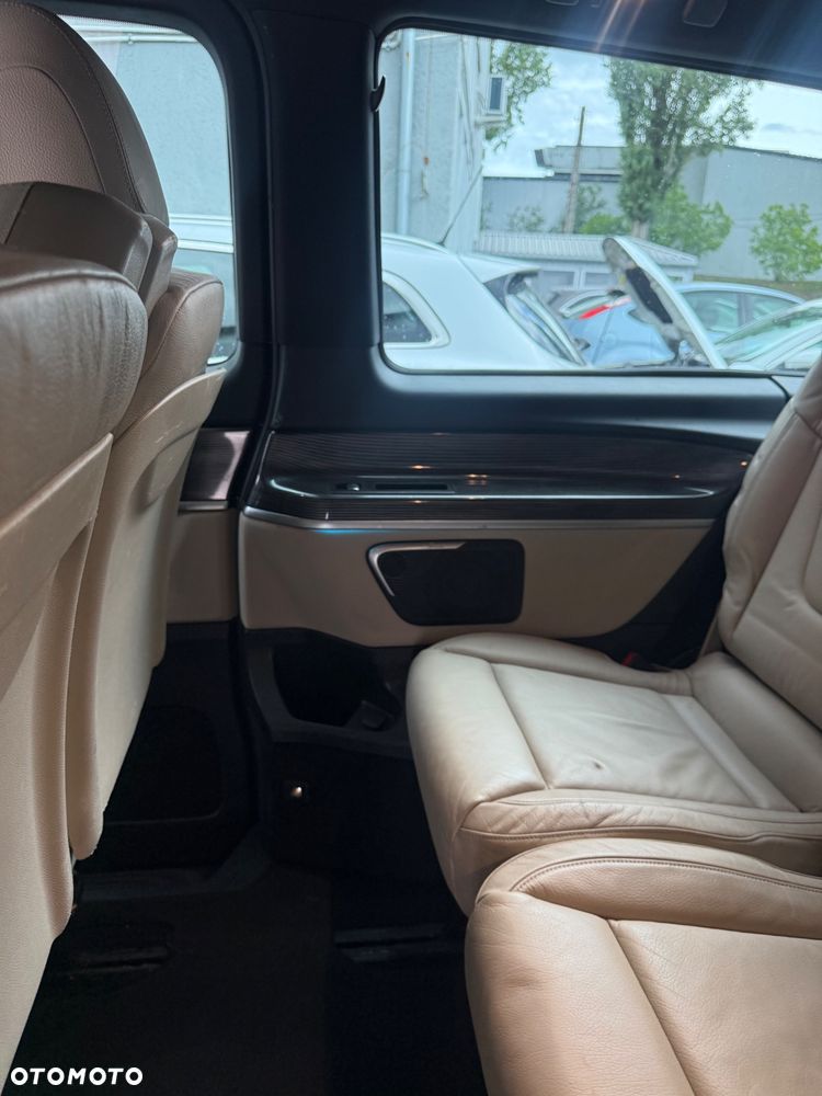 Mercedes-Benz Klasa V 300 d Avantgarde 9G-Tronic - 29