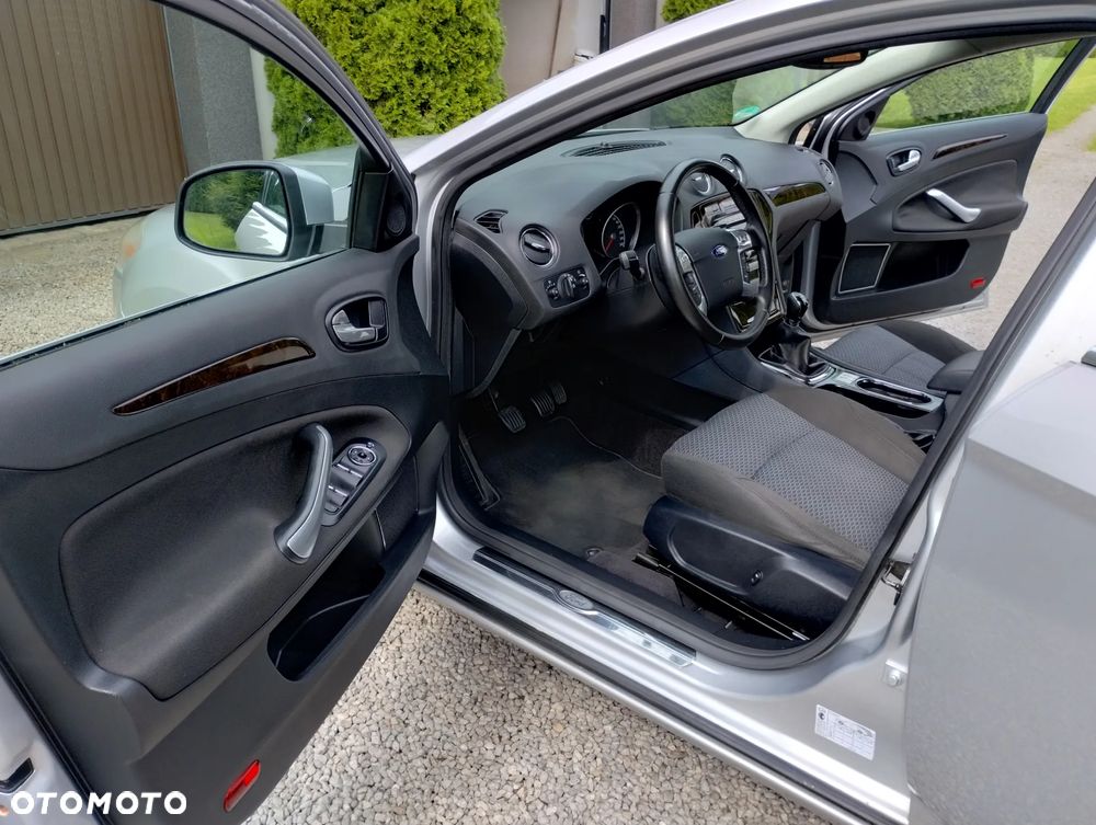 Ford Mondeo 2.0 Ghia - 19