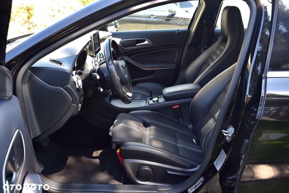 Mercedes-Benz GLA 200 7G-DCT Style - 20
