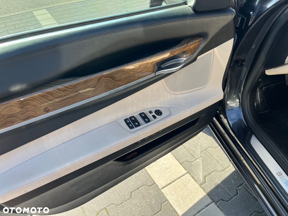 BMW Seria 7 740d - 19