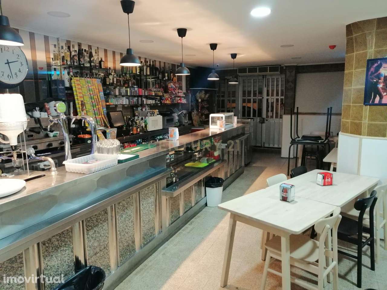 Imóvel com Duas Frações Autónomas Interligadas – Café em Funcionamento - Grande imagem: 3/10