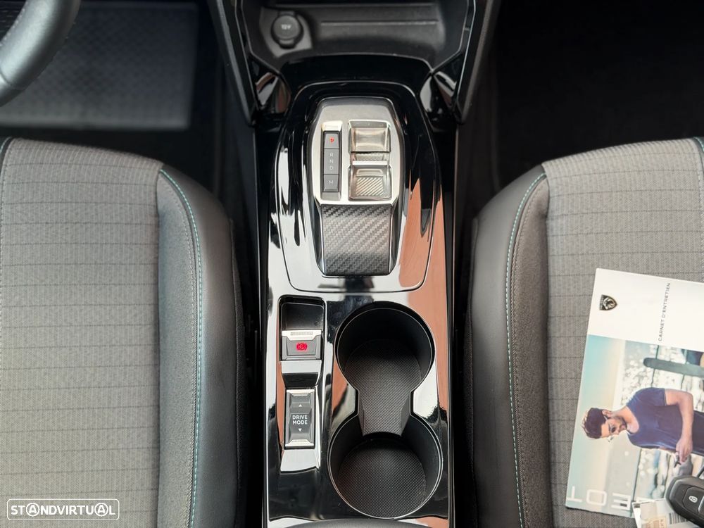 Peugeot 2008 1.2 PureTech Allure Pack EAT8 - 11