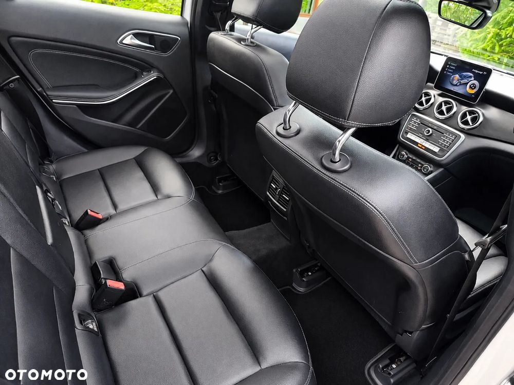 Mercedes-Benz GLA 250 7G-DCT - 13