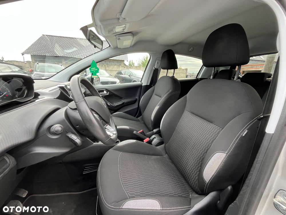 Peugeot 208 1.2 PureTech Style - 14