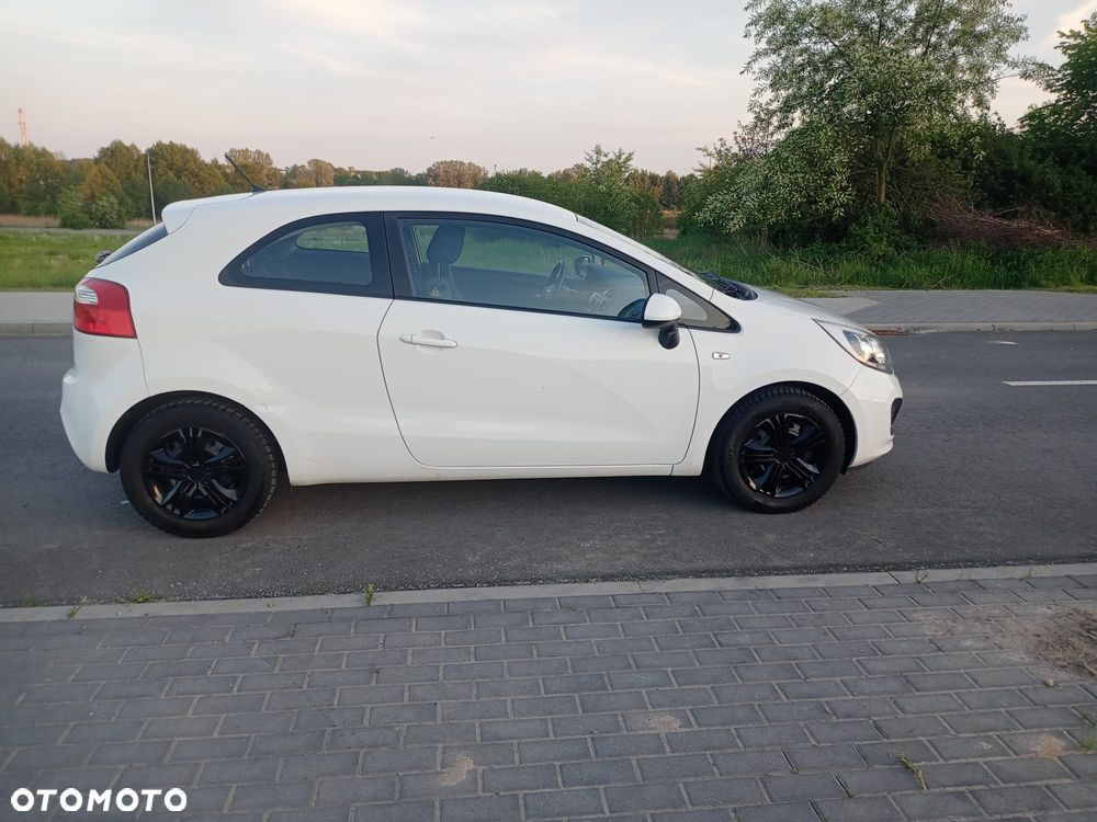 Kia Rio 1.2 Attract - 4