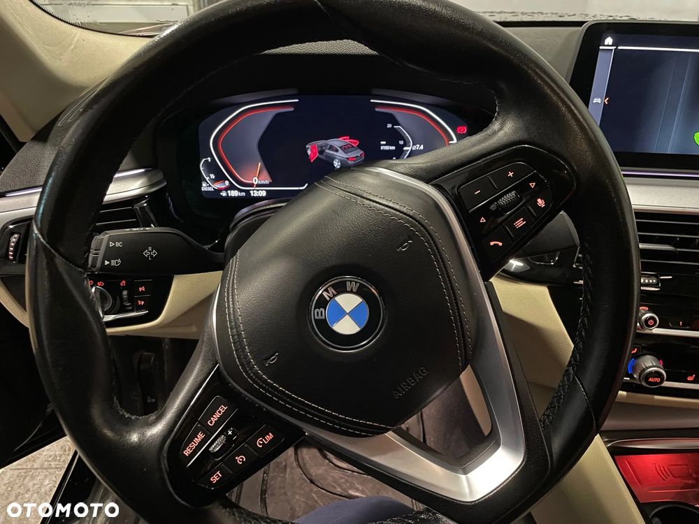 BMW Seria 5 520d xDrive - 9