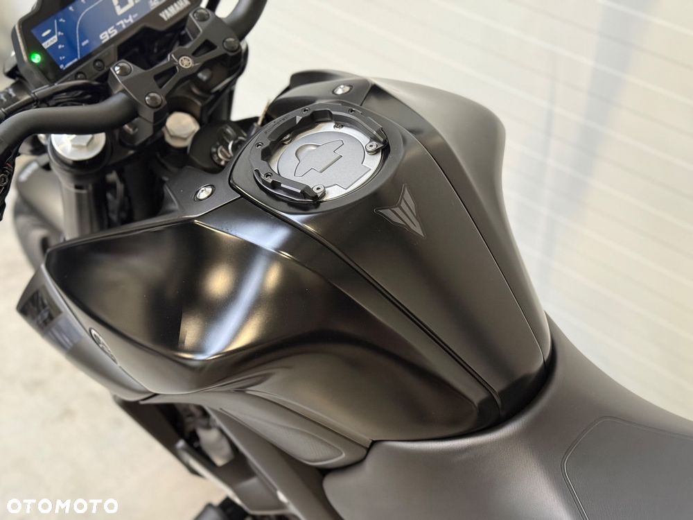 Yamaha MT - 27