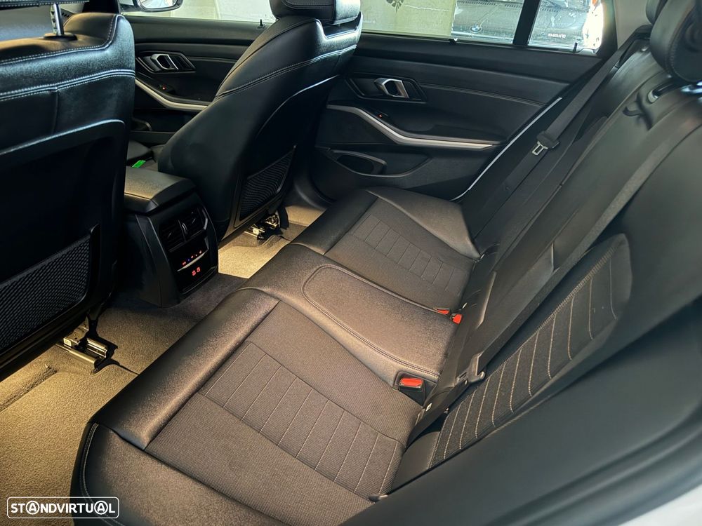 BMW 318 d Aut. Sport Line - 23