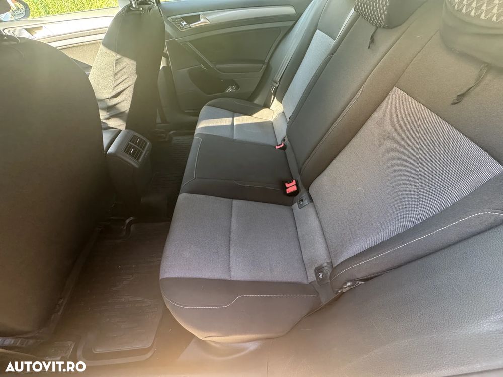 Volkswagen Golf - 9
