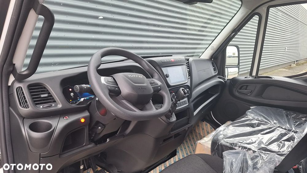 Iveco Daily 35C16 3.0 plandeka z windą - 10