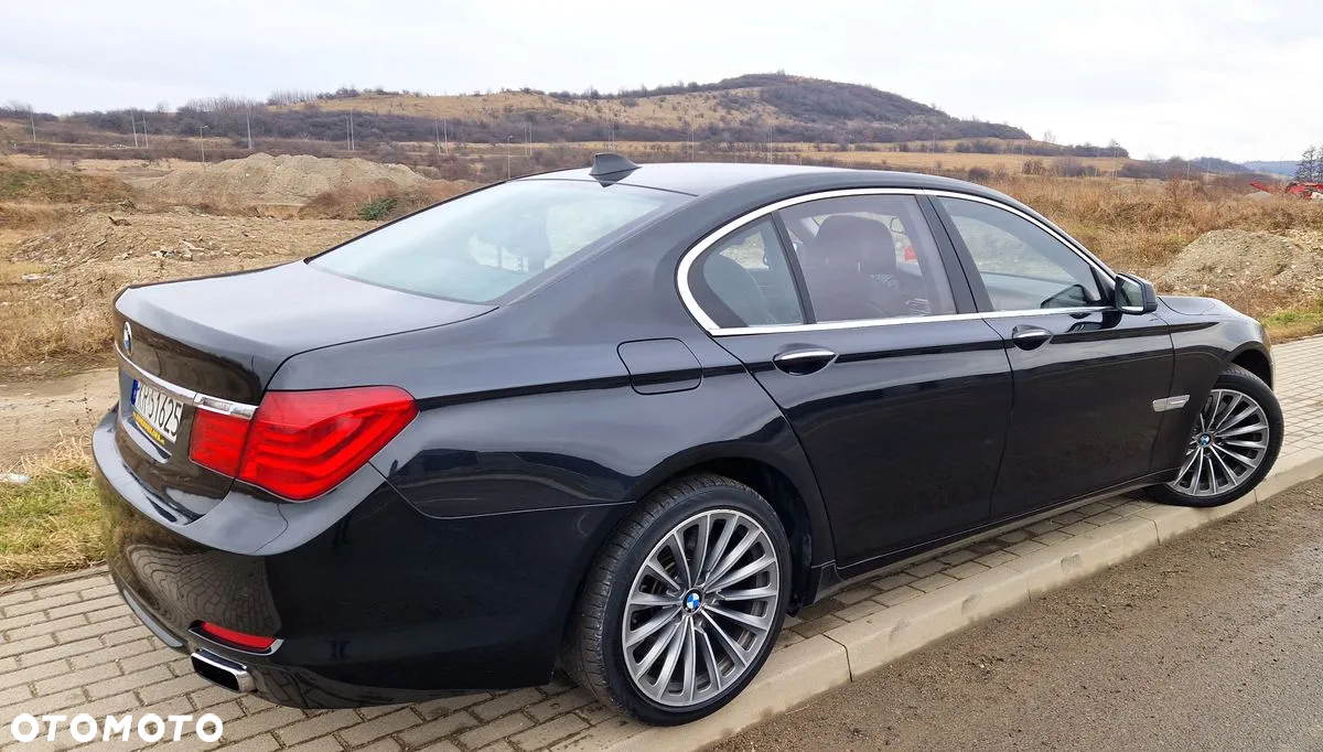 BMW Seria 7 750i - 4
