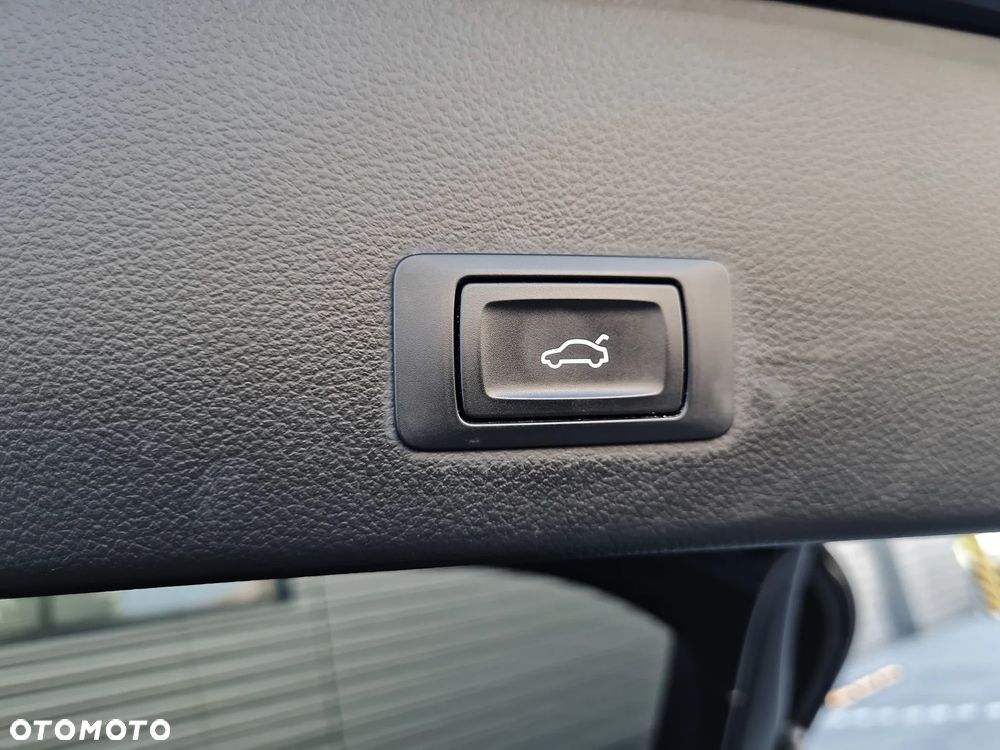 Audi A6 Avant 2.0 TDI Ultra DPF S tronic - 28
