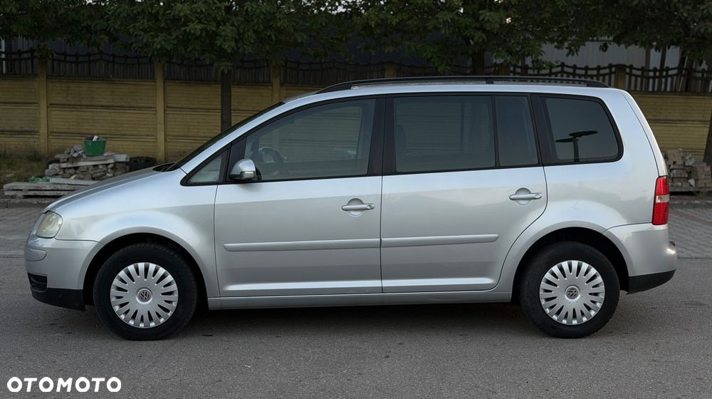 Volkswagen Touran - 4