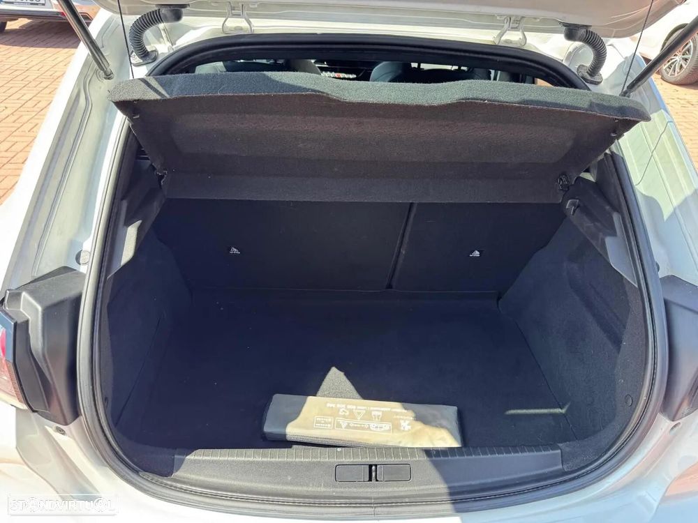 Peugeot e-208 - 15
