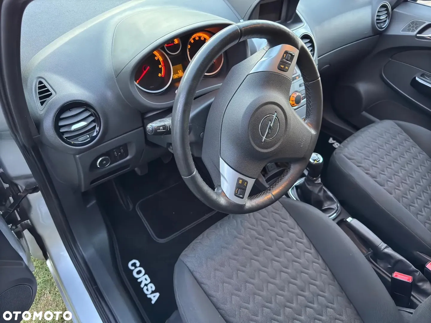 Opel Corsa 1.4 16V Active - 12