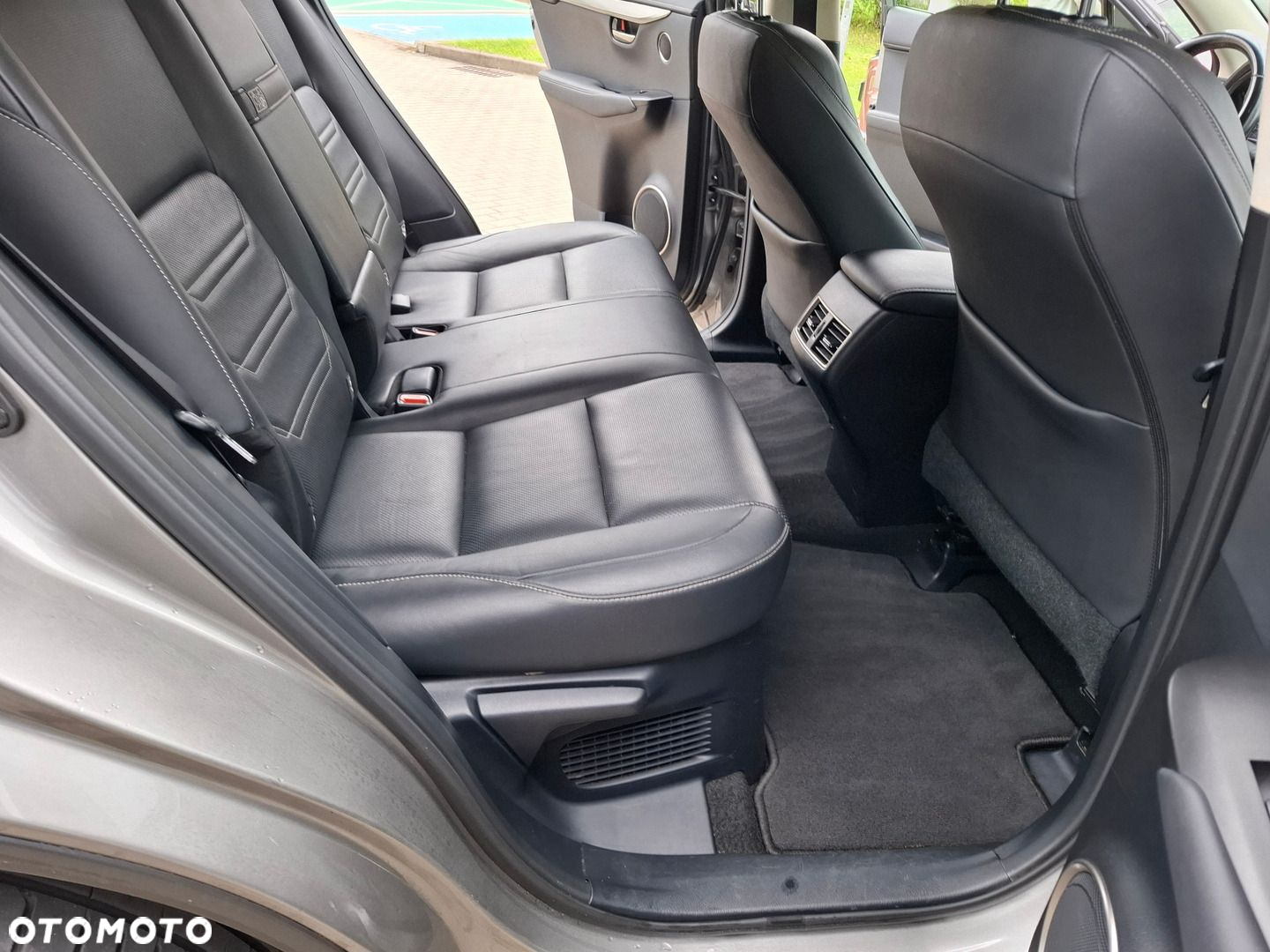 Lexus NX 300h Comfort AWD - 26