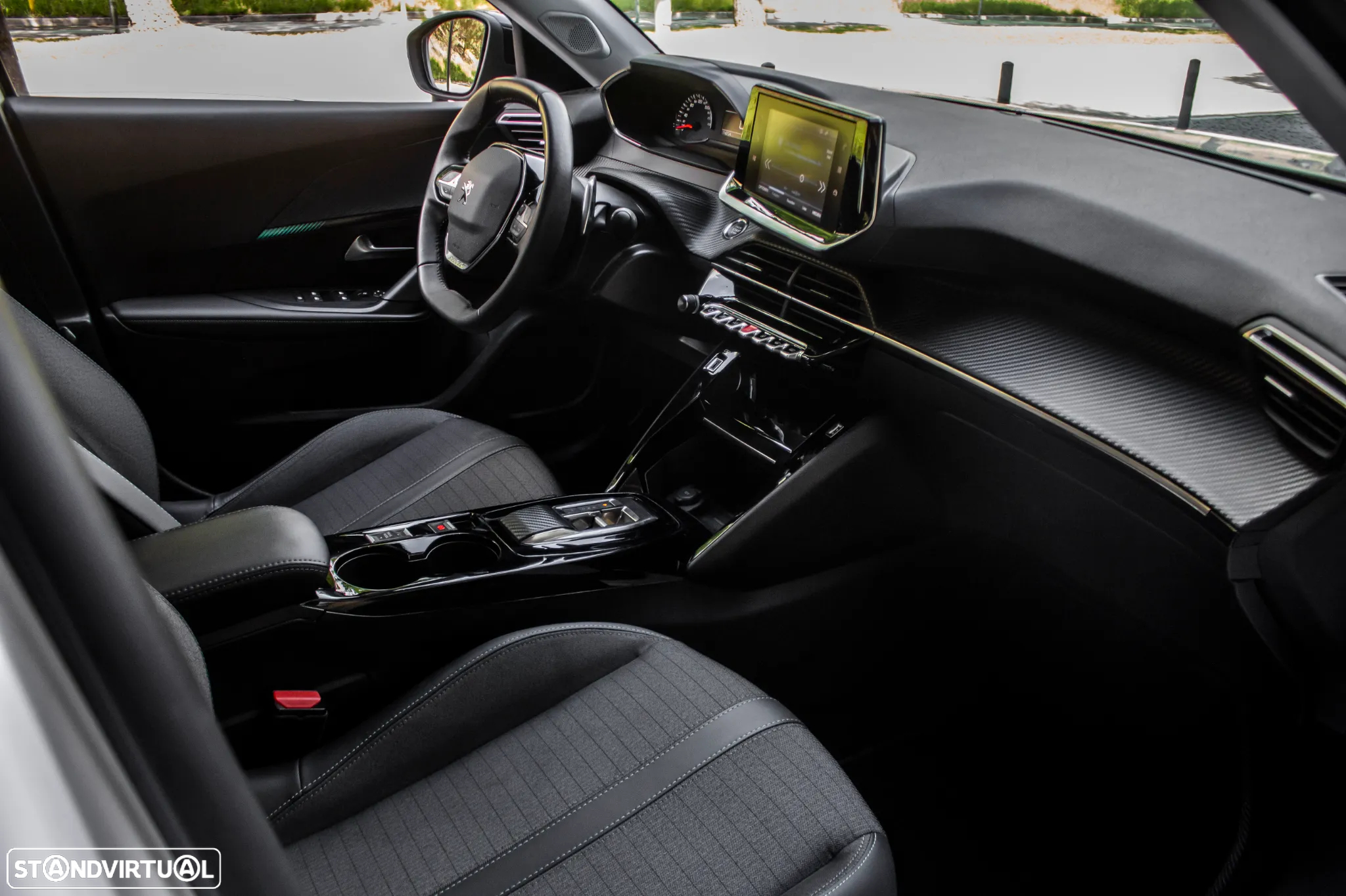 Peugeot 2008 1.5 BlueHDi Allure EAT8 - 29