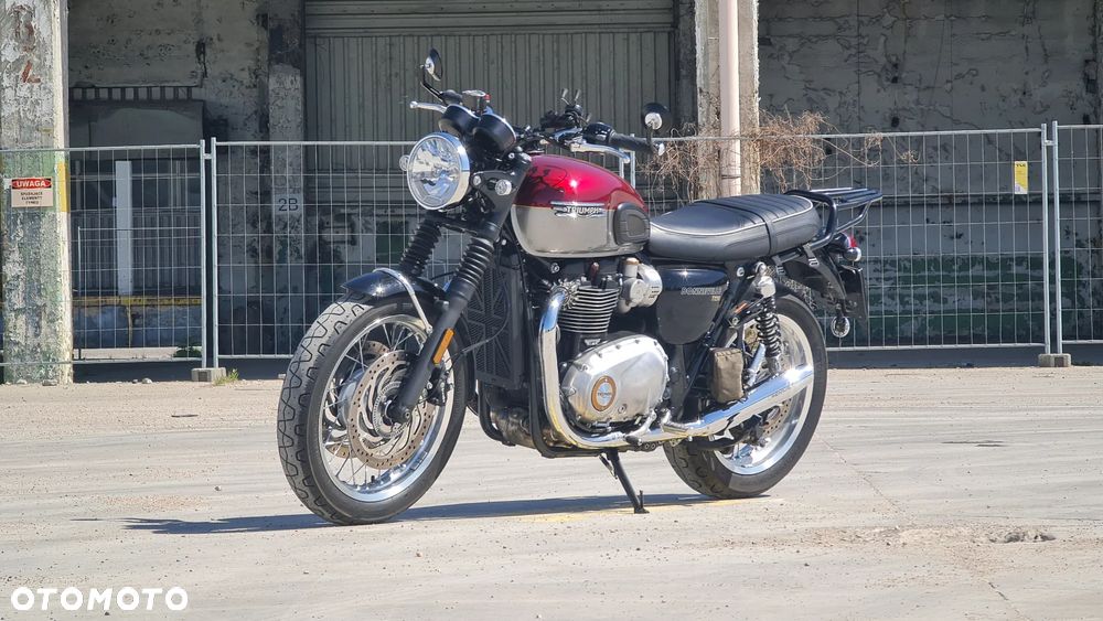 Triumph Bonneville - 1